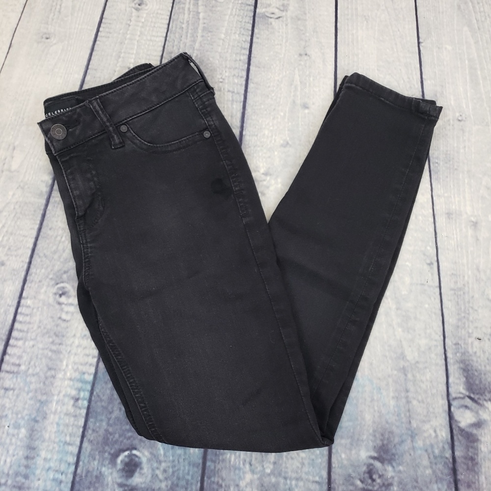 ⬇️ Celebrity Pink Size 3/26 Black Jeans